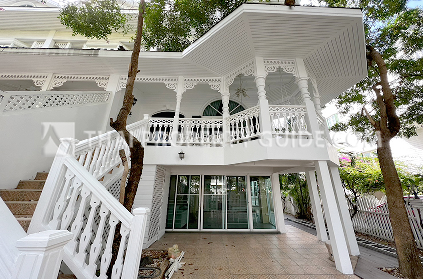 Townhouse in Sukhumvit 