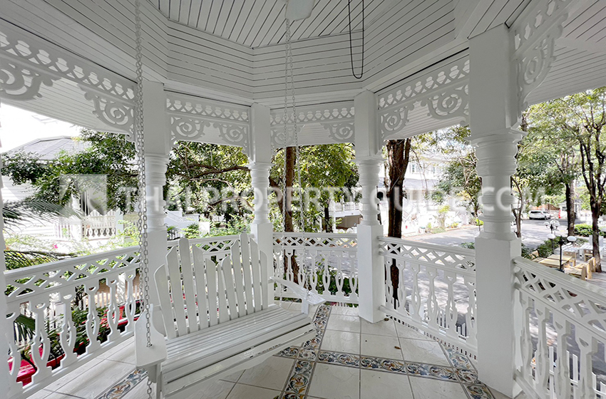 Townhouse in Sukhumvit 