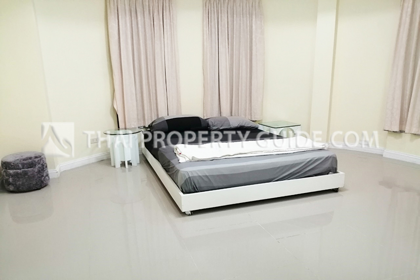 Townhouse in Sukhumvit 