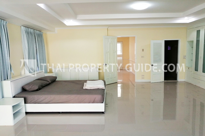 Townhouse in Sukhumvit 