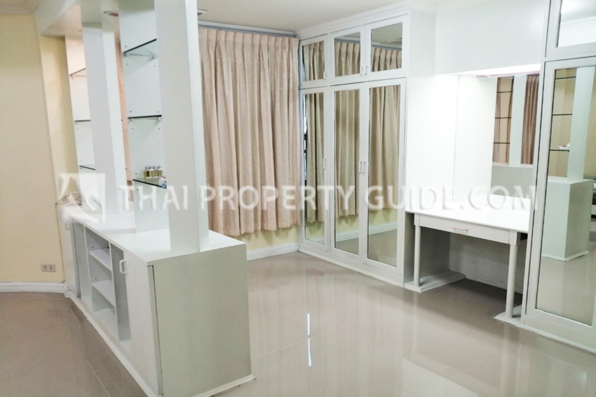 Townhouse in Sukhumvit 