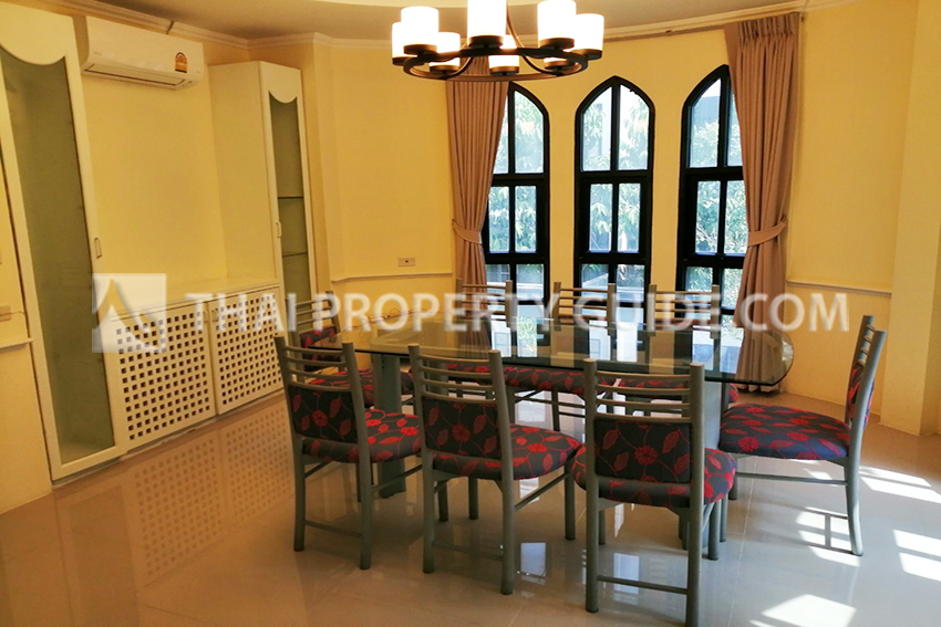 Townhouse in Sukhumvit 