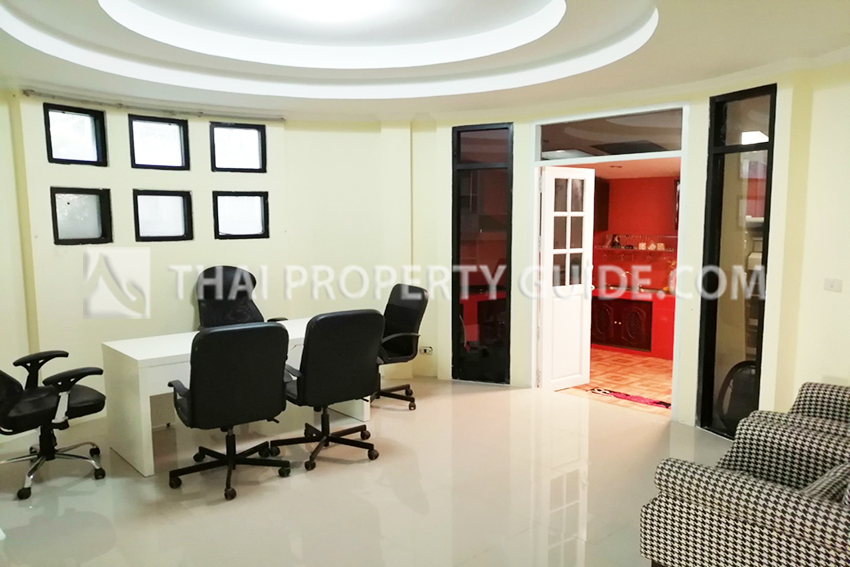 Townhouse in Sukhumvit 