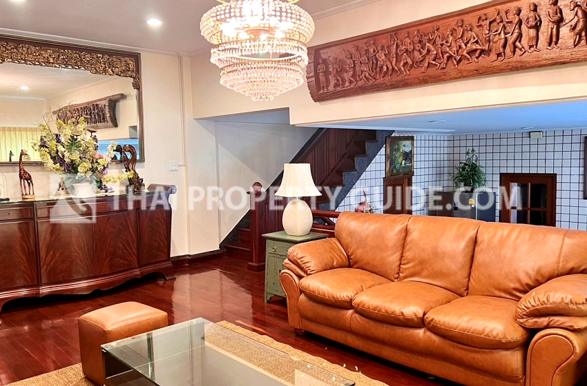 Townhouse in Sukhumvit 