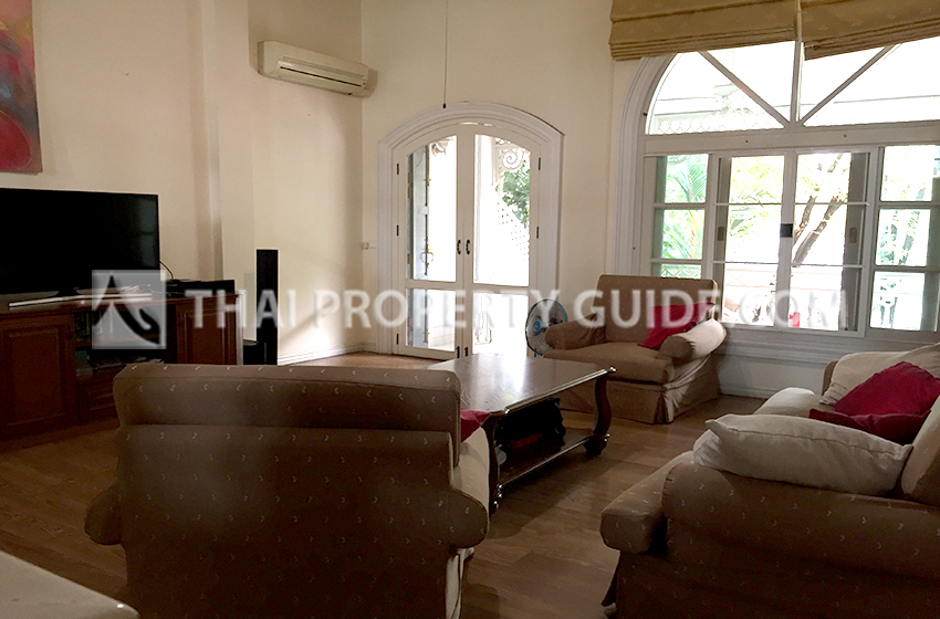 Townhouse in Sukhumvit 