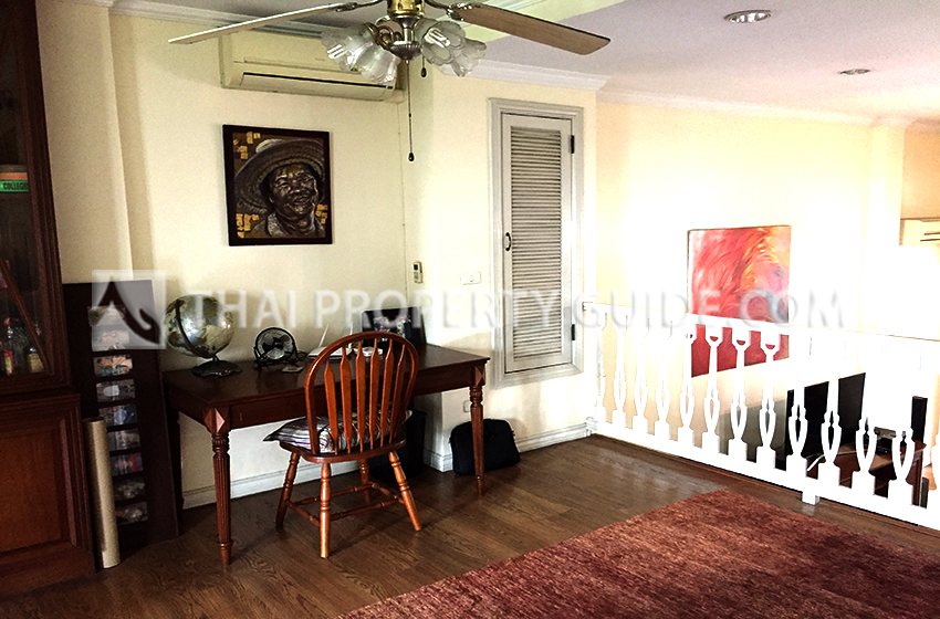 Townhouse in Sukhumvit 