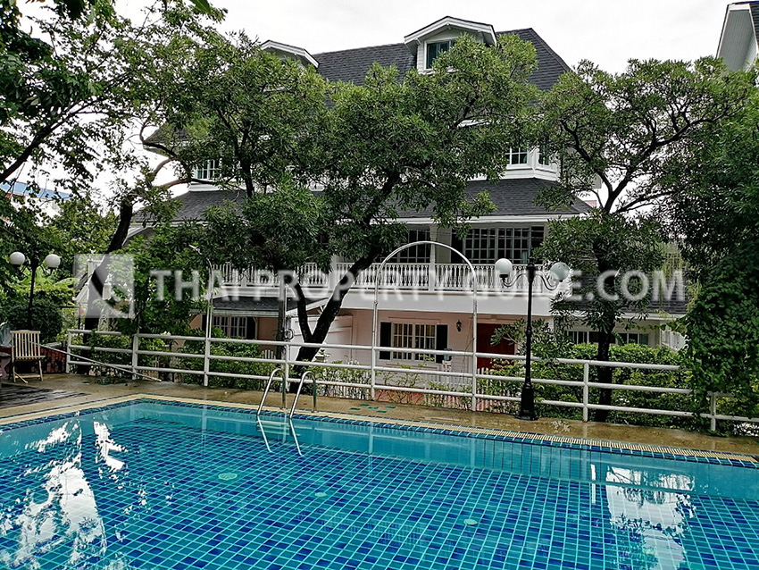 Townhouse in Sukhumvit