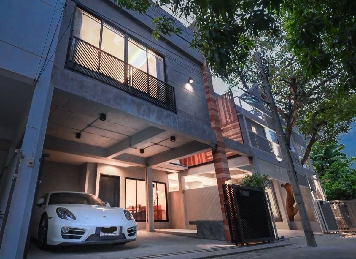 Townhouse in Sukhumvit