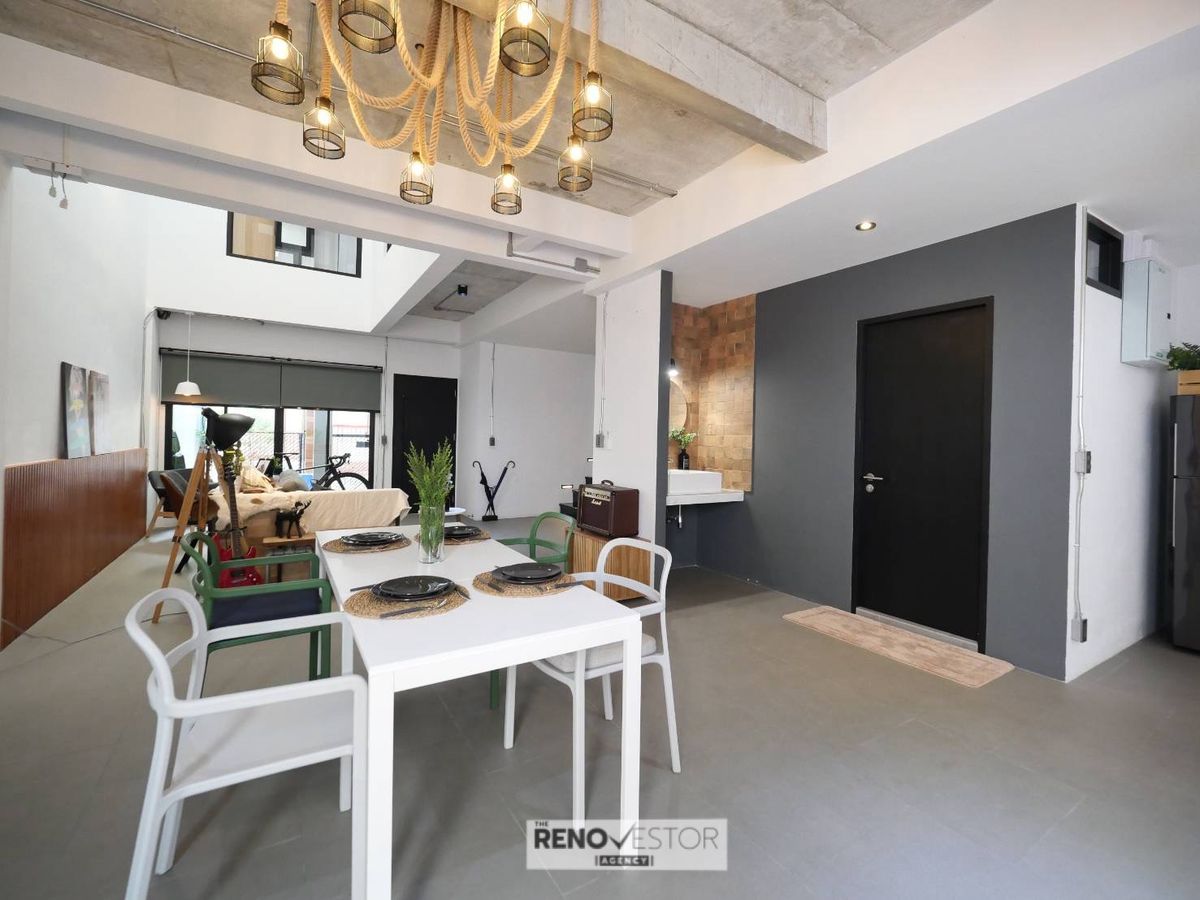 Townhouse in Sukhumvit 