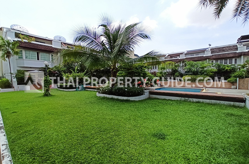 Townhouse in Sukhumvit 