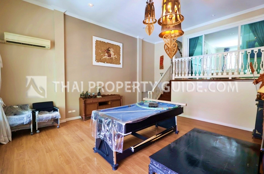 Townhouse for rent in Sukhumvit