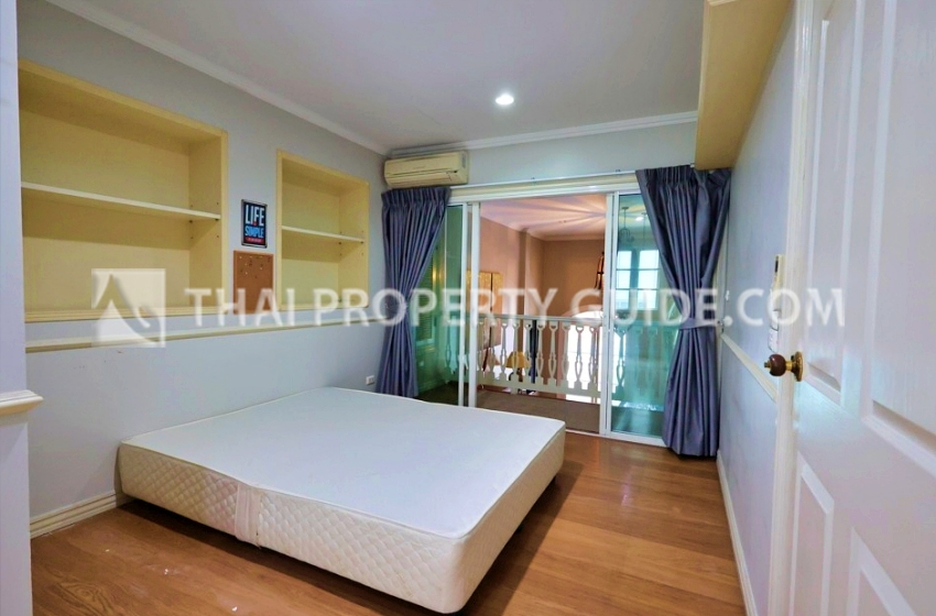 Townhouse in Sukhumvit 