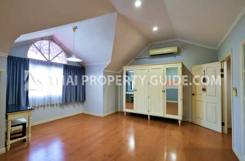 Townhouse in Sukhumvit 