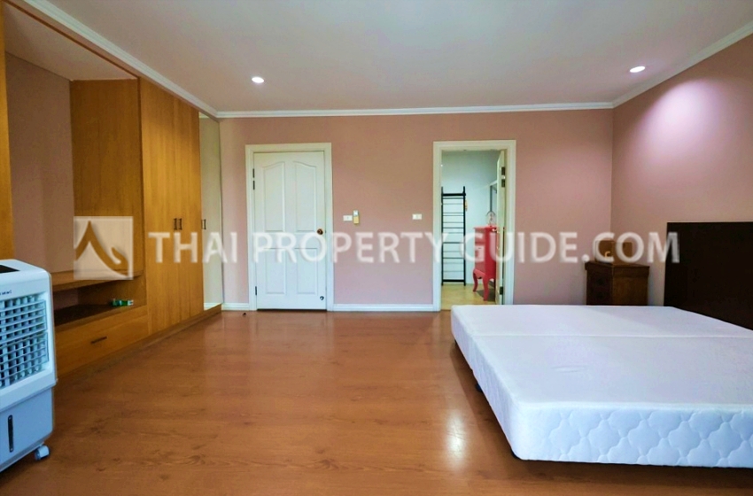 Townhouse in Sukhumvit 