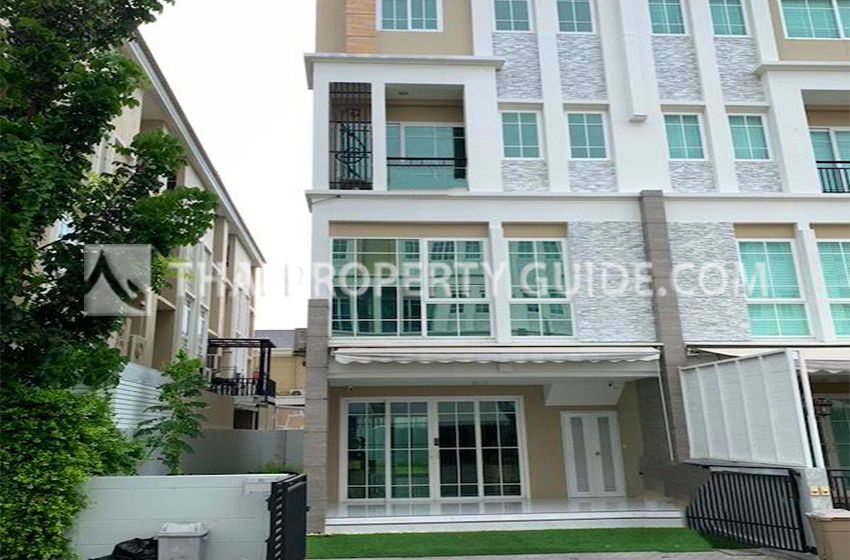 Townhouse for rent in Sukhumvit