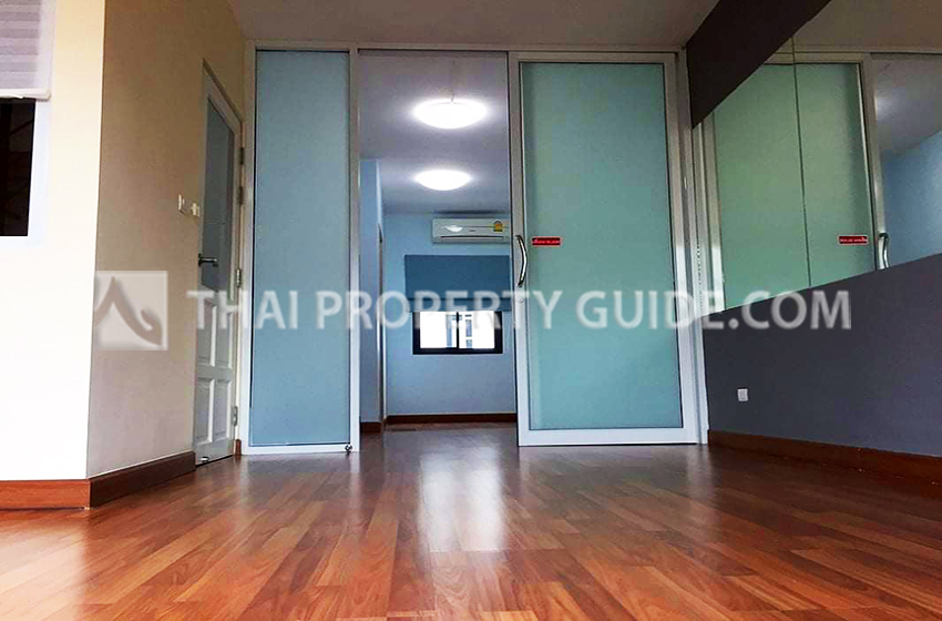 Townhouse in Sukhumvit 