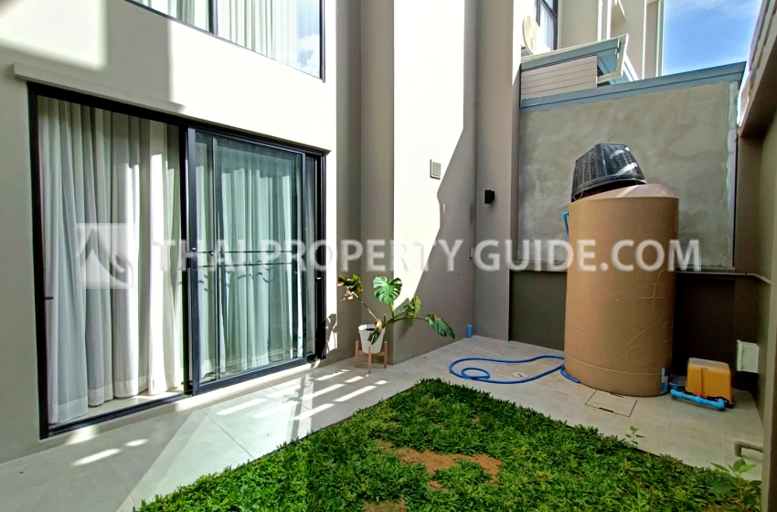 Townhouse in Sukhumvit 