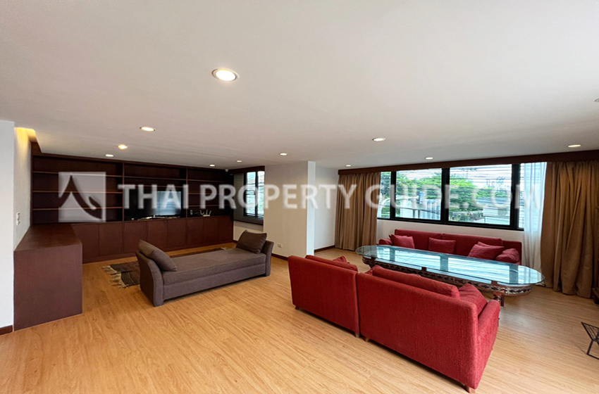 Townhouse in Sukhumvit : Panya Village On-Nut 