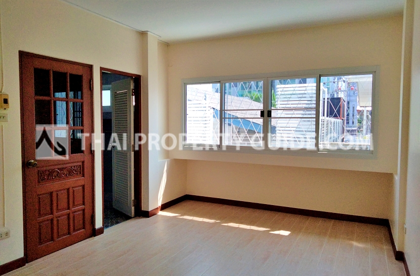 Townhouse in Sukhumvit 