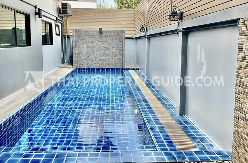 Townhouse in Sukhumvit 