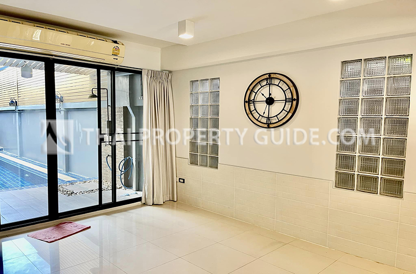 Townhouse in Sukhumvit 