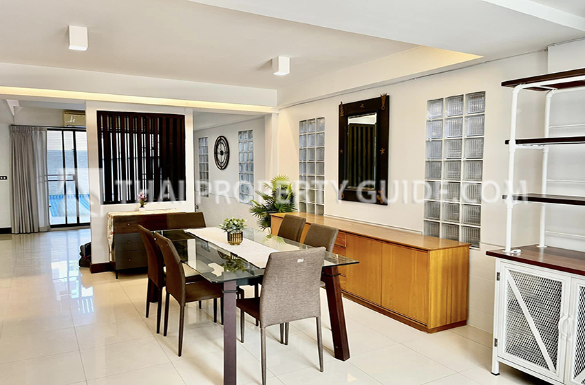 Townhouse in Sukhumvit 