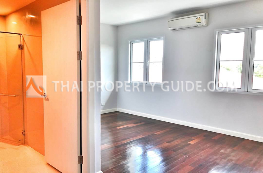 Townhouse in Sukhumvit 