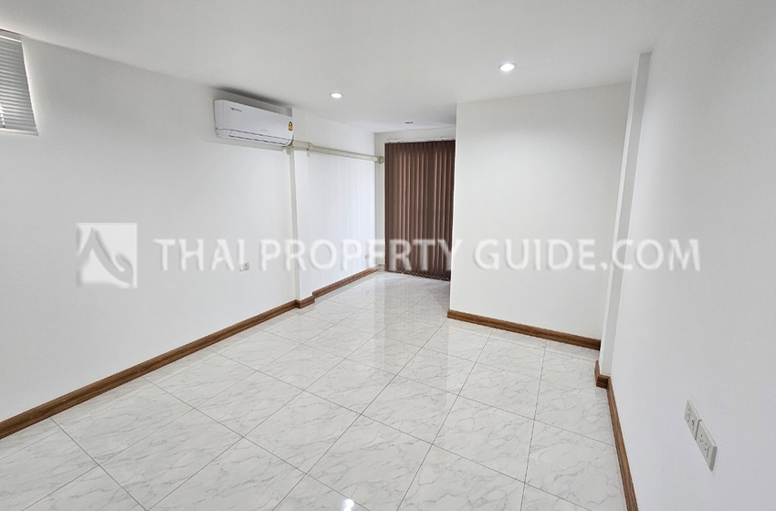Townhouse in Sukhumvit 