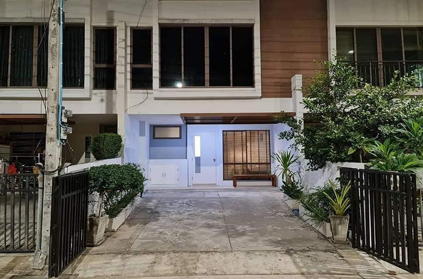 Townhouse in Sukhumvit 