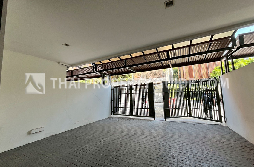 Townhouse in Sukhumvit 