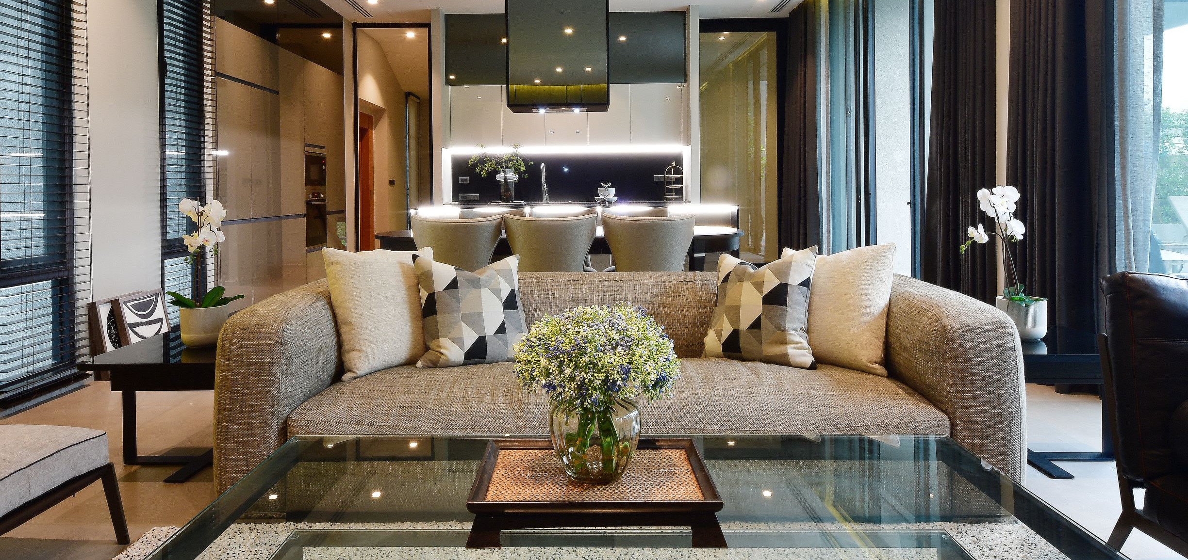 Exquisite Modern House with Pool